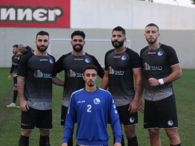 משחק מסקרן בין שתי קבוצות אטרקטיביות. שחקני נשר (דאפר מחאמיד)